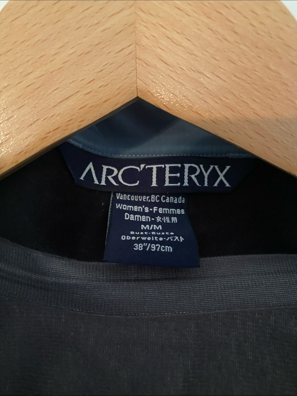 Arc’teryx Shell Jacket - Picture 2 of 12
